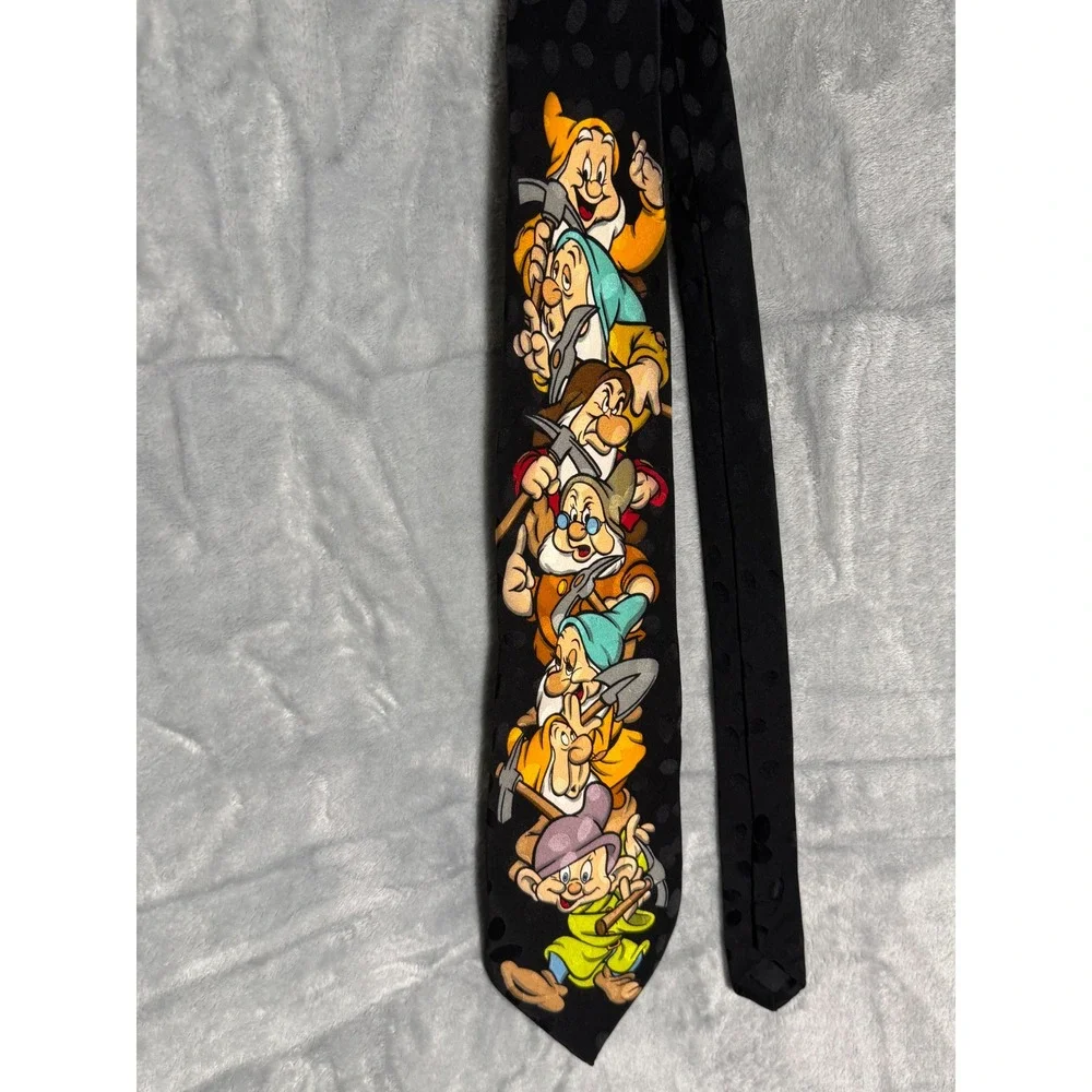 Vintage Disney Mickey Inc Mens 100% Silk Tie Seven Dwarfs Snow White Black‎  NWT